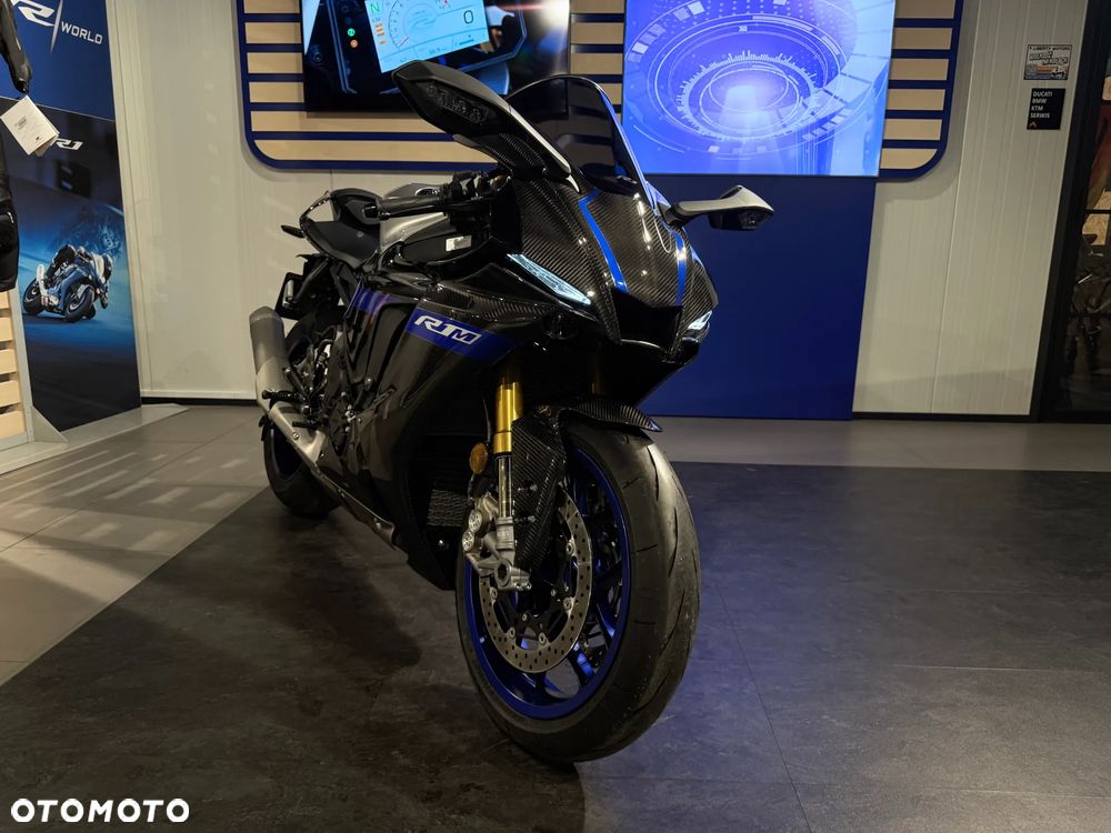 Yamaha R1 - 12