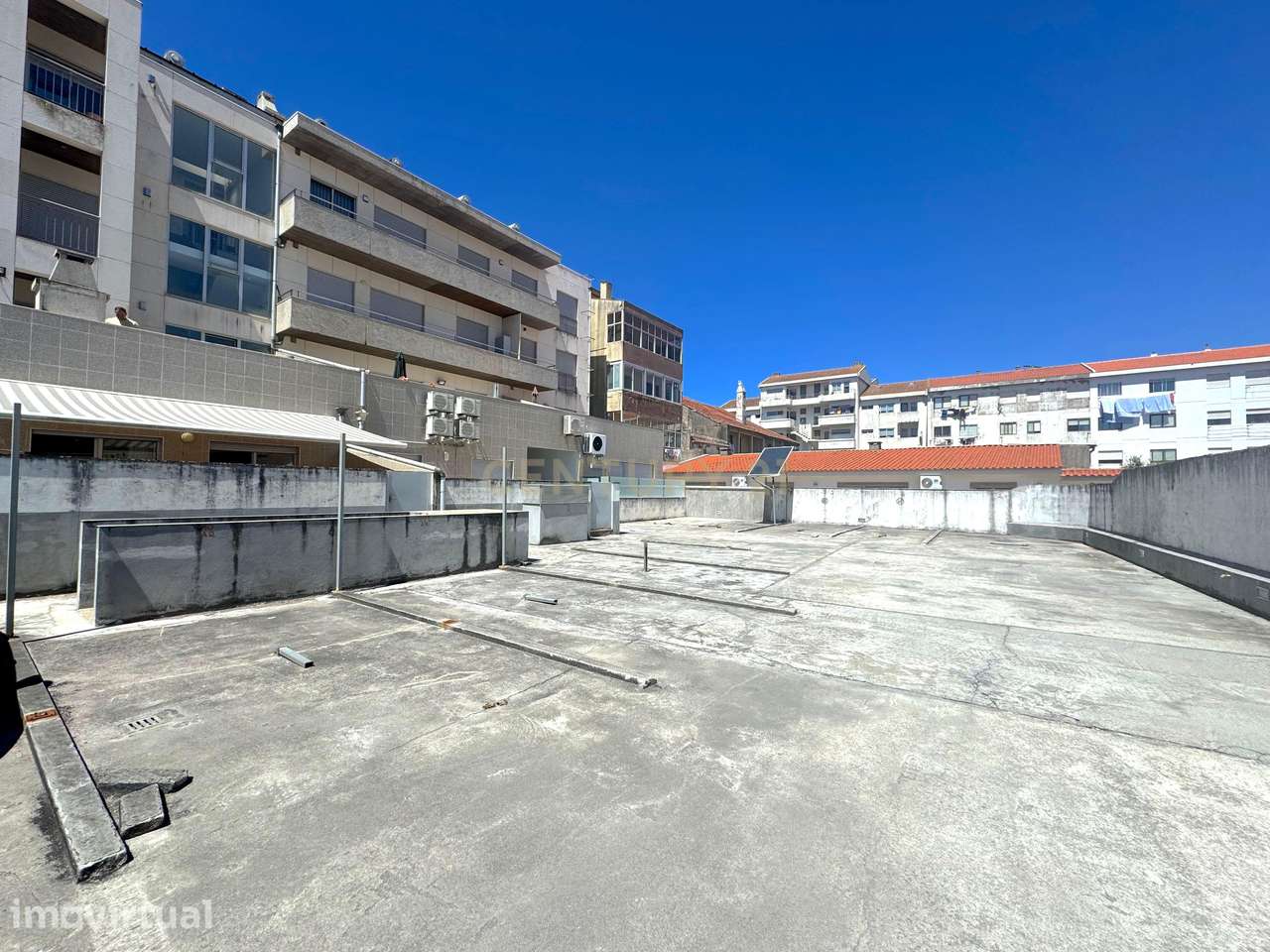 Lugar de Garagem à Venda, a 150m da praia no centro da Póvoa de Varzim - Grande imagem: 2/9