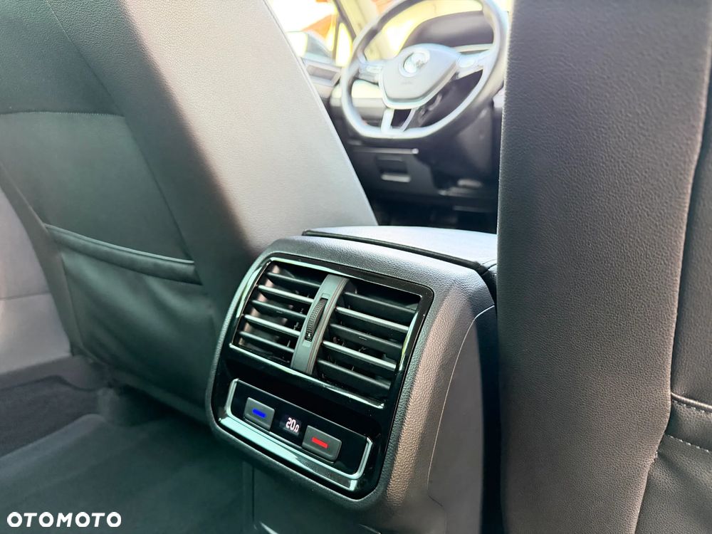 Volkswagen Passat Variant 1.6 TDI SCR DSG - 32