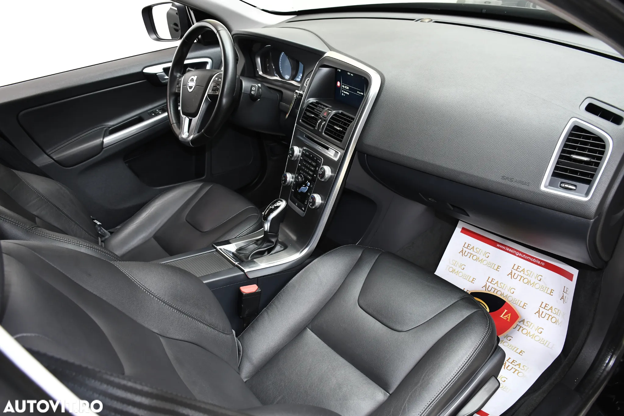 Volvo XC 60 D5 AWD Geartronic Summum - 11