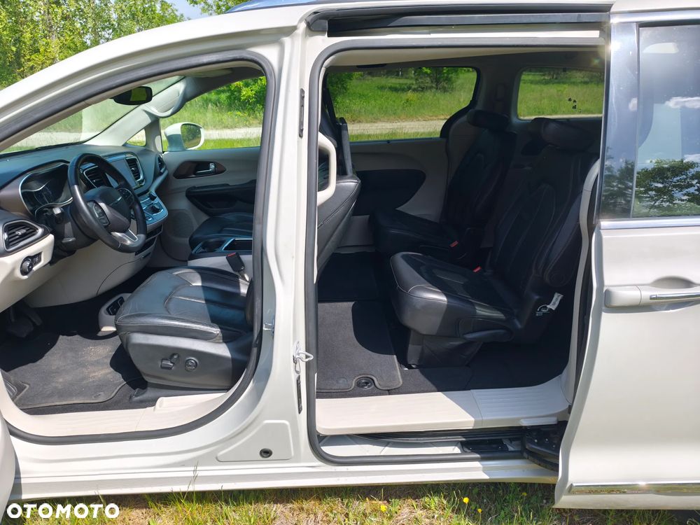 Chrysler Pacifica - 24