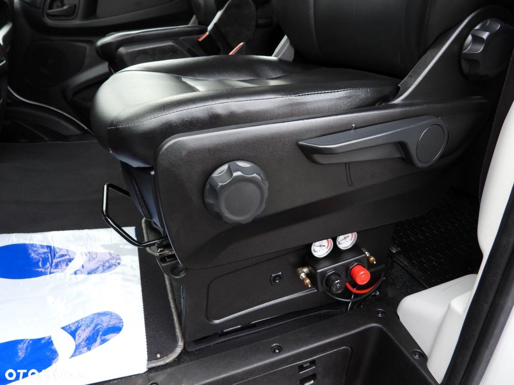 Iveco DAILY 50C16 WYWROTKA TROJSTRONNA PODWÓJNA KABINA DOKA 6 MIEJSC TEMPOMAT PNEUMATYKA BLIŹNIACZE KOŁA KLIMATYZACJA  160KM - 28