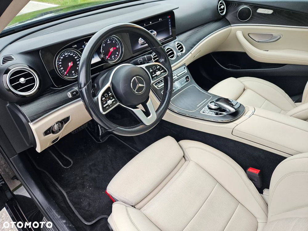 Mercedes-Benz Klasa E 220 d 4-Matic 9G-TRONIC - 19
