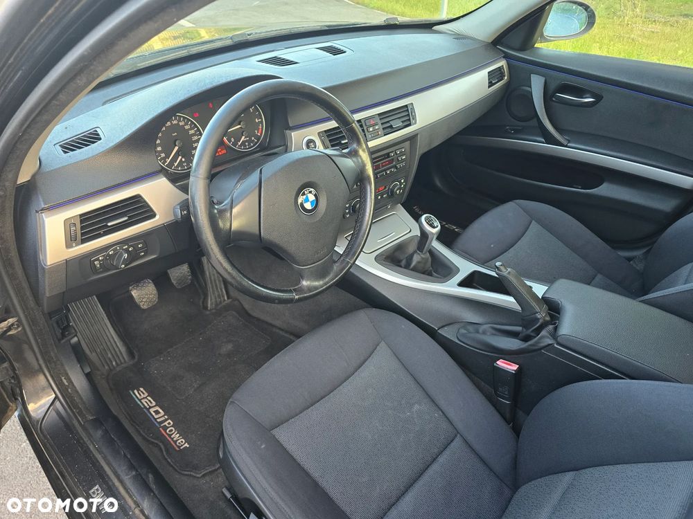 BMW Seria 3 320i - 12
