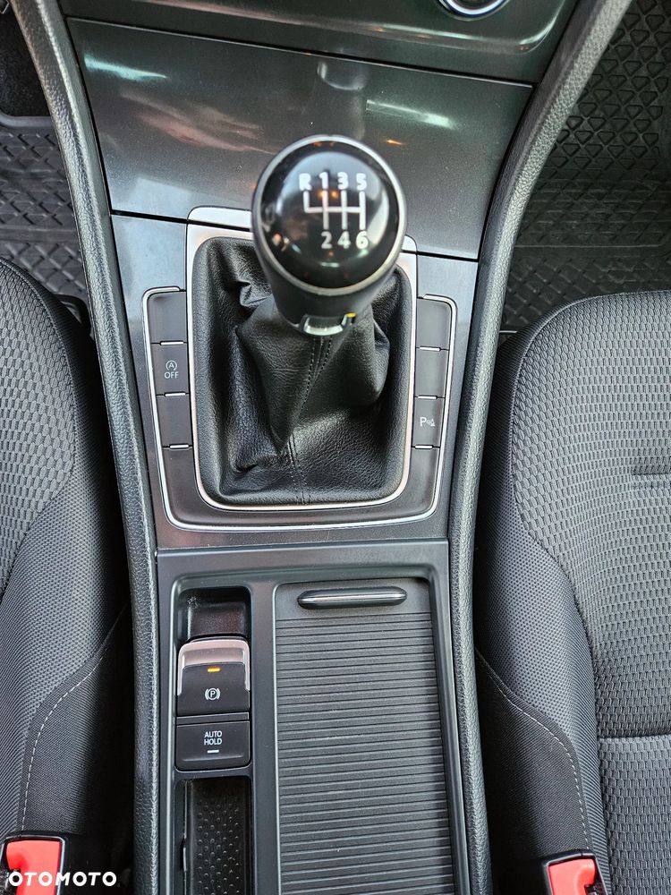 Volkswagen Golf - 20