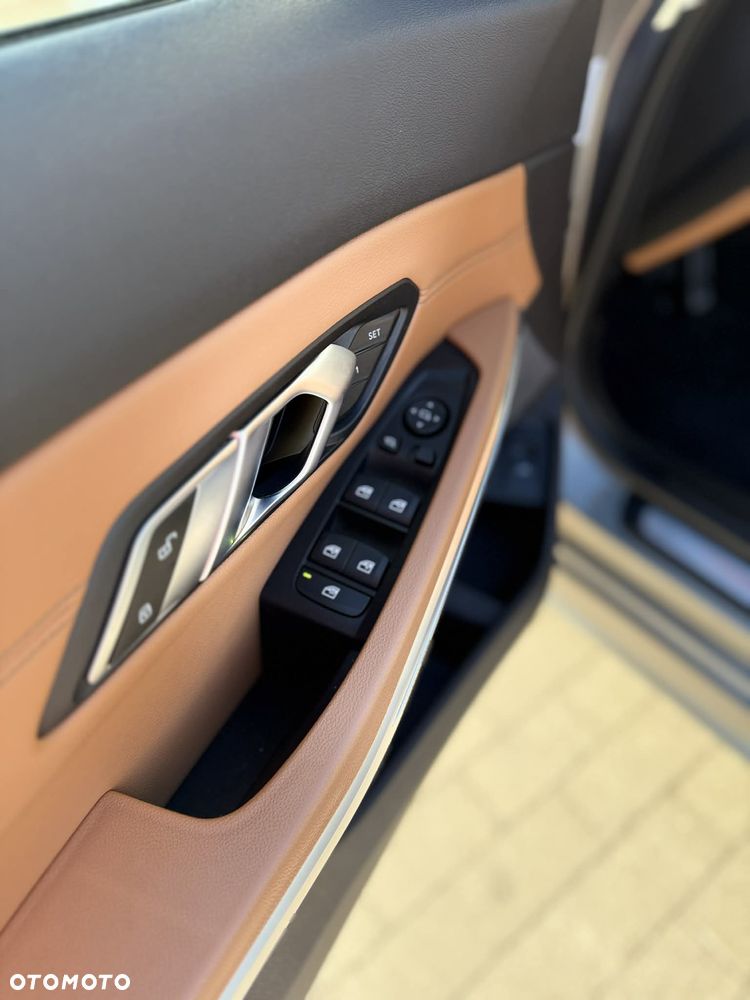 BMW Seria 3 330i M Sport sport - 18