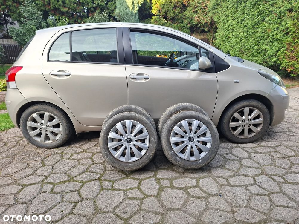 Toyota Yaris 2011 photo 2