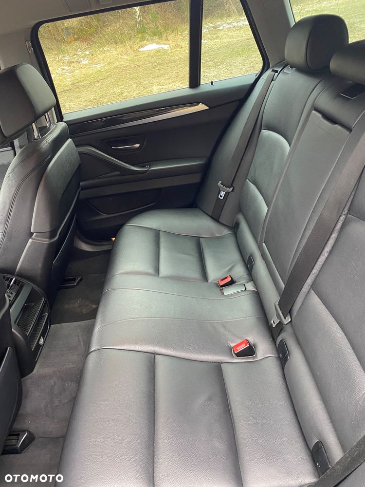 BMW Seria 5 525d xDrive - 23
