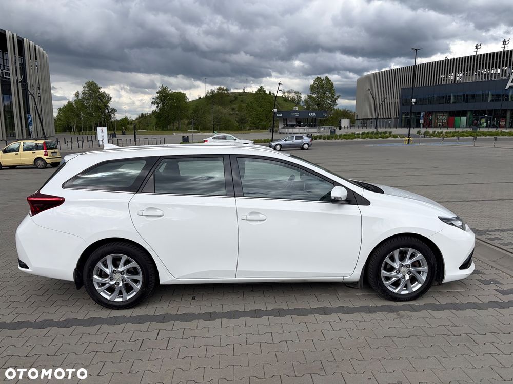 Toyota Auris 1.6 Premium + MM - 2
