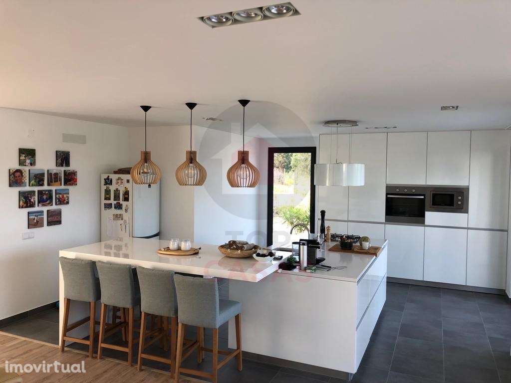 Moradia T4 estilo contemporâneo com piscina no Nadadouro - Grande imagem: 4/25