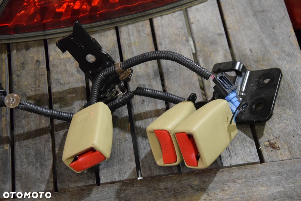 Honda Civic VIII UFO 06-11 Zapinka wpinka pasa bezpieczeństwa przednia z czunikiem prawa / lewa / TYLNA / JASNA KREMOWA BEŻOWA - 2