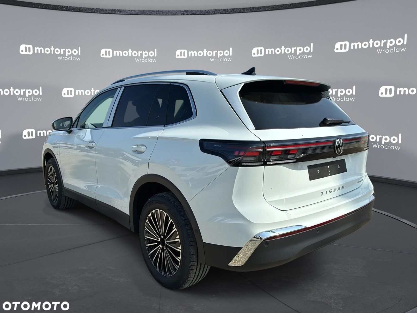 Volkswagen Tiguan - 8