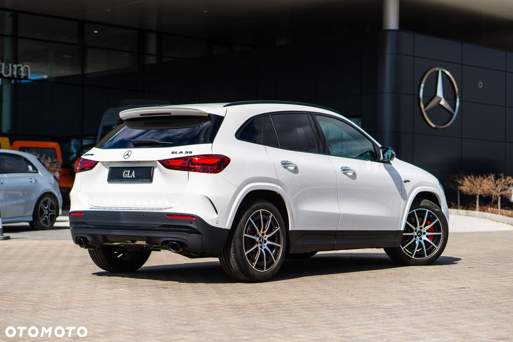 Mercedes-Benz GLA - 8
