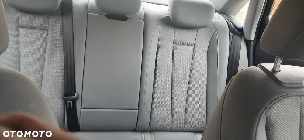 Audi A4 Limousine - 8