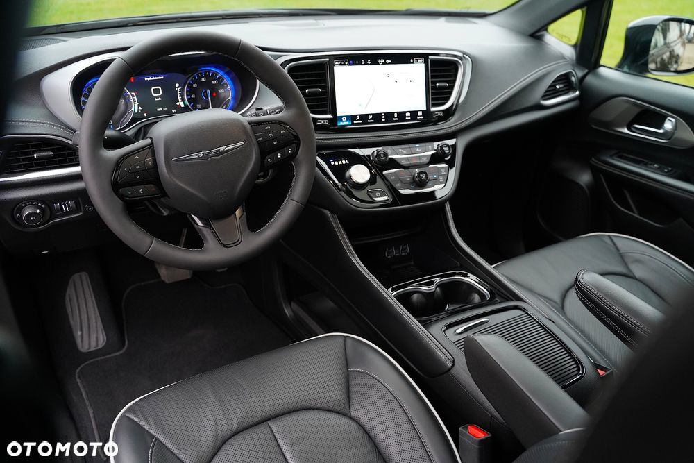 Chrysler Pacifica - 23