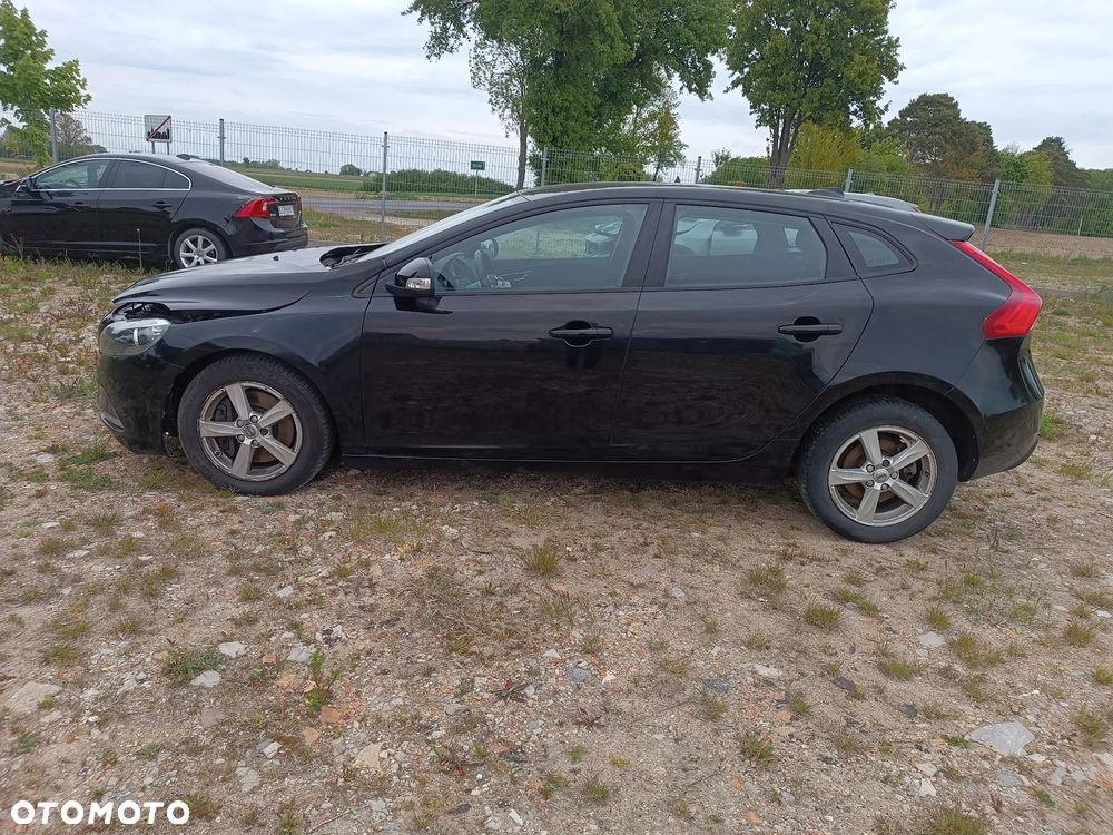 VOLVO V40 NA CZĘŚCI ĆWIARTKA BŁOTNIK POSZYCIE KLAPA ZDERZAK LAKIER 717-46