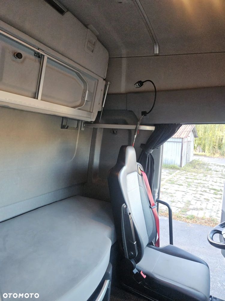 Renault T480 - 19