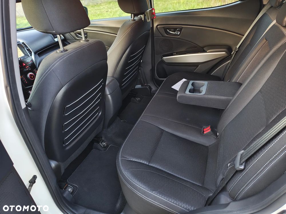 SsangYong/KGM Tivoli e-XGi 160 2WD Black+White - 28