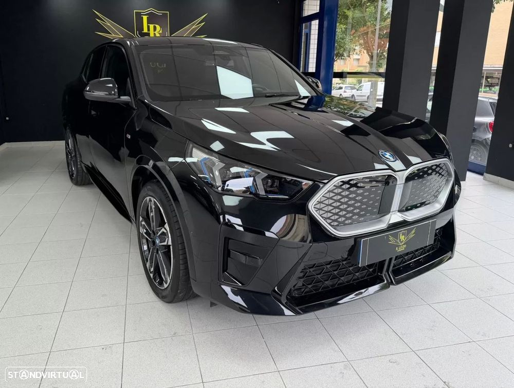 BMW iX2 eDrive20 Pack Desportivo M - 8