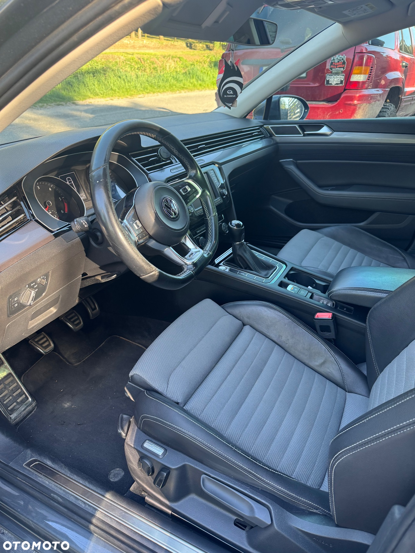 Volkswagen Passat 2.0 TDI SCR Trendline - 14