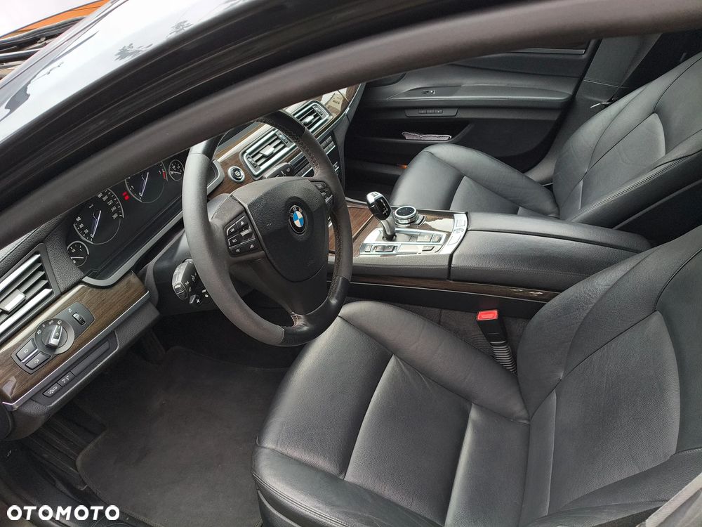 BMW Seria 7 740i - 14
