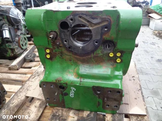 Obudowa tylnego mostu John Deere 6100 - 8