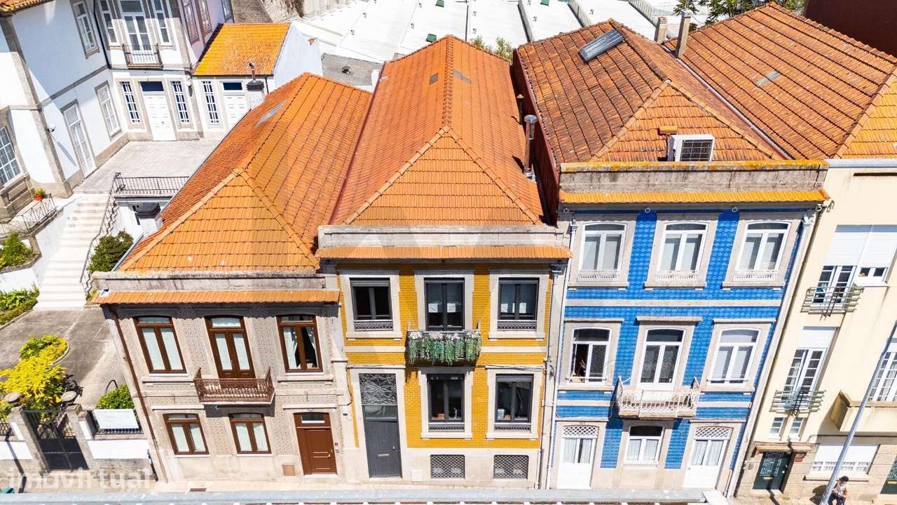 Moradia T3+1 renovada com jardim no Bonfim, Porto - Grande imagem: 2/34