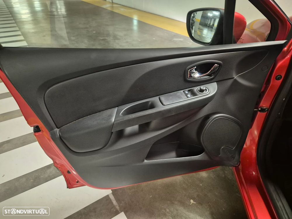 Renault Clio Sport Tourer 0.9 TCE Dynamique S - 24
