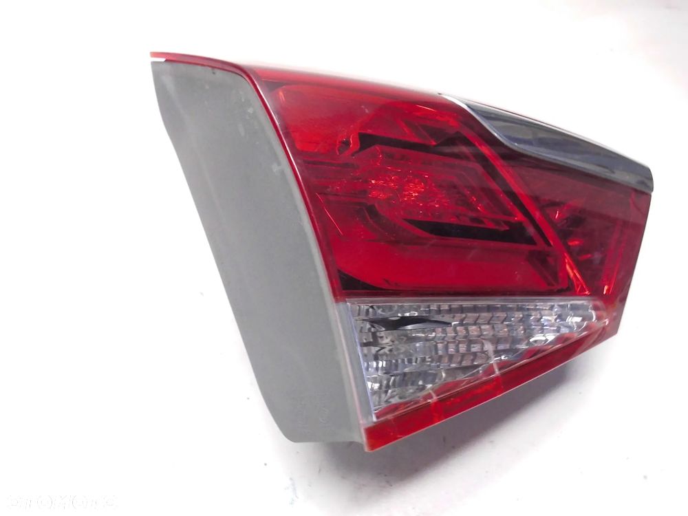 LAMPA W KLAPĘ HYUNDAI I40 LIFT KOMBI LEWA TYLNA ORYGINAŁ - 2