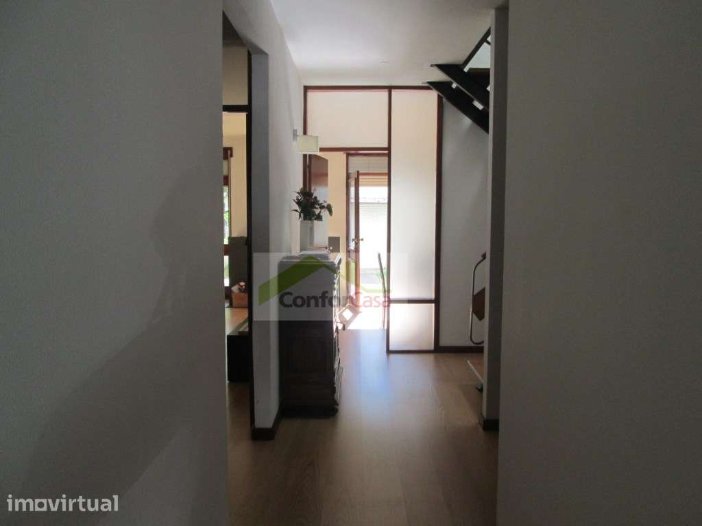 Moradia T4 mobilada com jardim, logradouro, garagem, excelente expo... - Grande imagem: 2/21