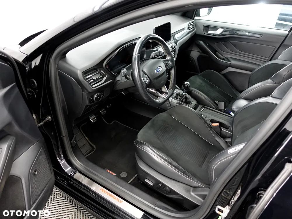 Ford Focus 2.0 EcoBlue ST - 11