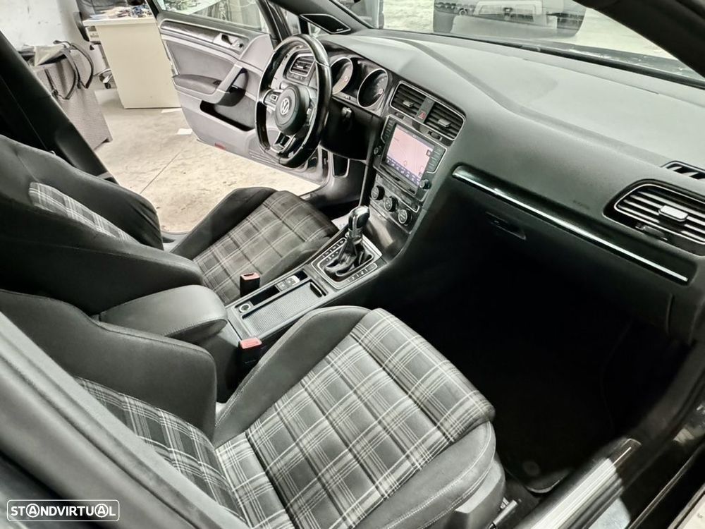 VW Golf 2.0 TDI GTD DSG - 47