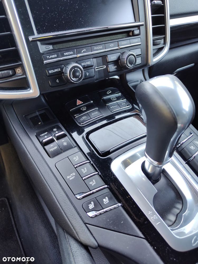 Porsche Cayenne Platinum Edition - 36