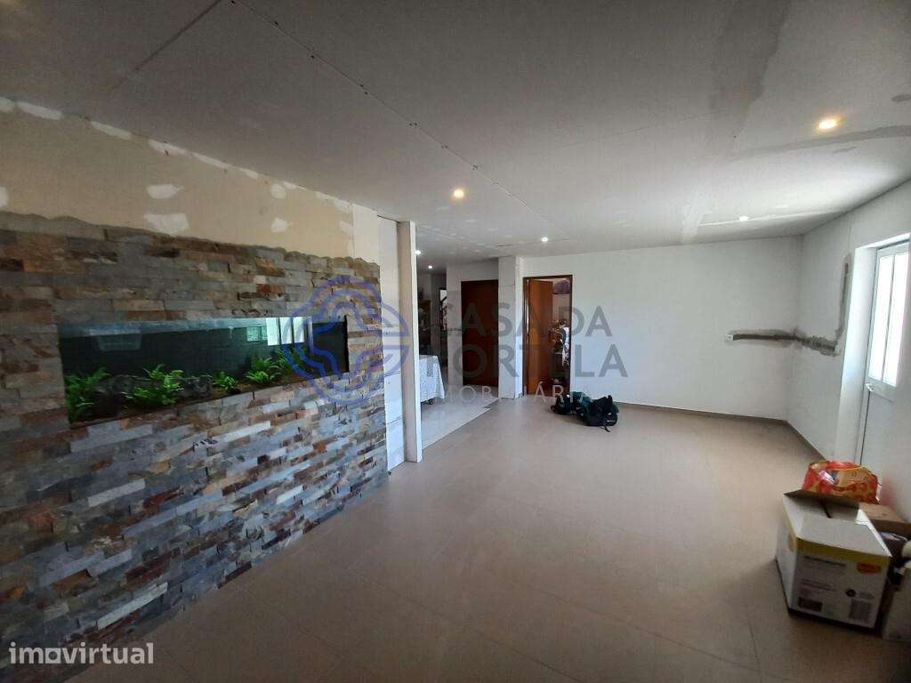 Moradia de 2 pisos T3+1 a 15 minutos da cidade de Tomar - Grande imagem: 4/32