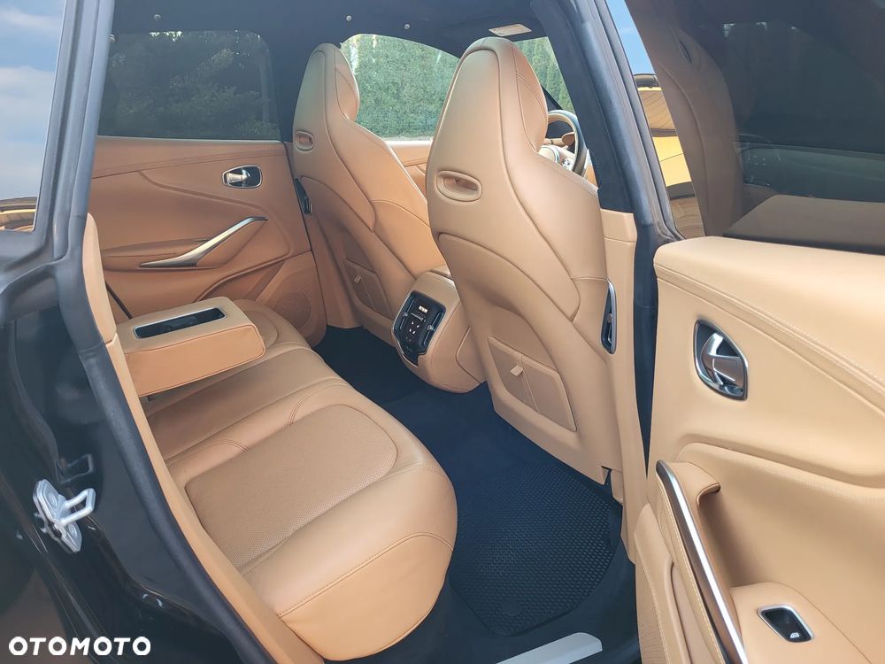 Aston Martin DBX - 19