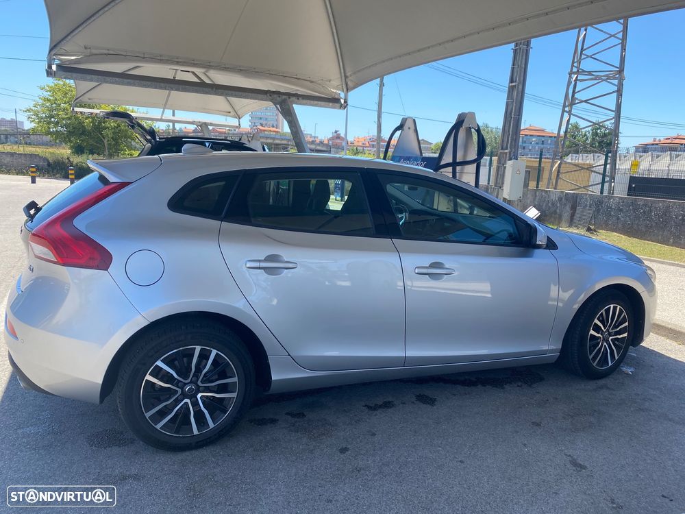 Volvo V40 2.0 D3 Kinetic Geartronic - 2