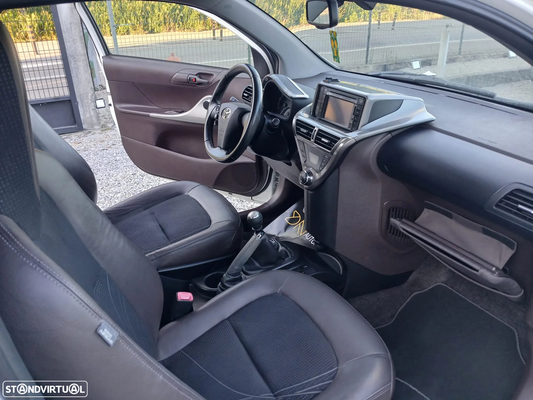 Toyota iQ 1.0 VVT-i - 12