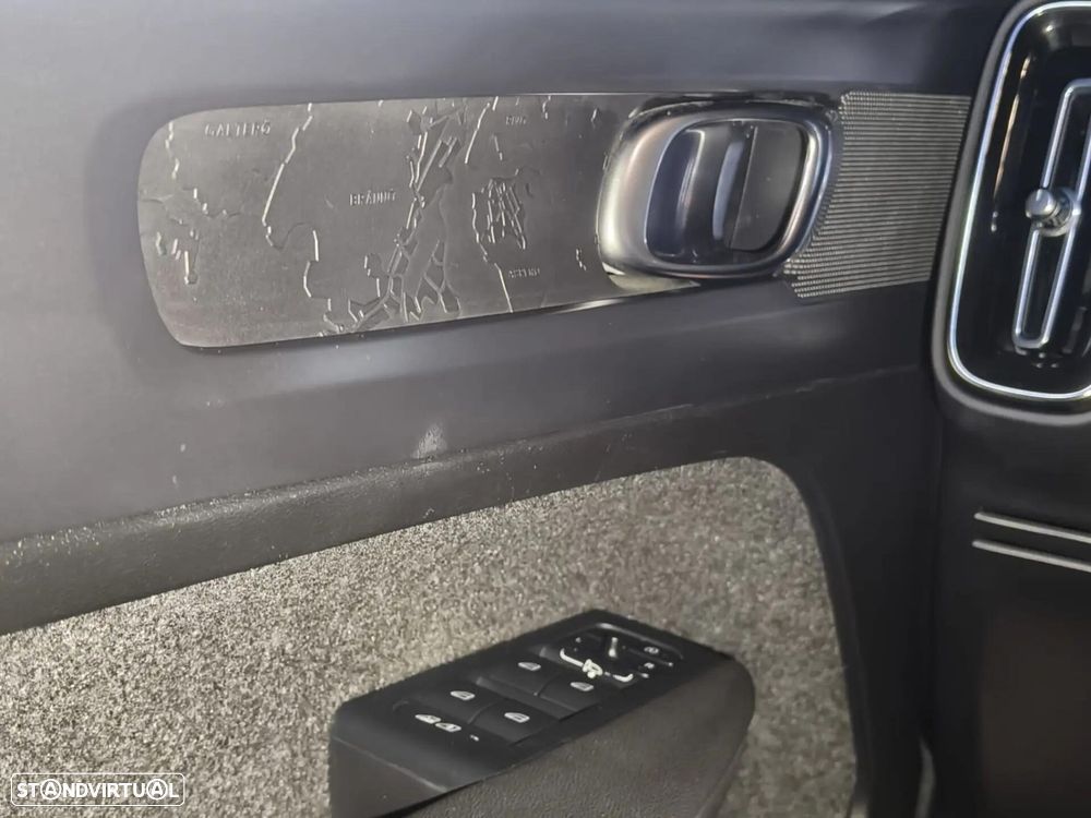Volvo XC 40 Recharge Core - 23