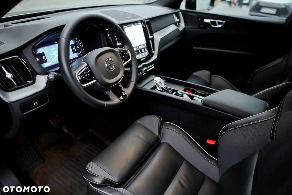 Volvo XC 60 B4 D AWD Ultimate Dark - 18