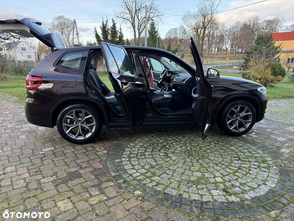 BMW X3 xDrive20i Advantage - 38