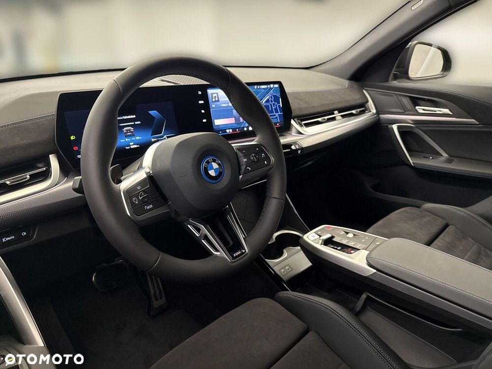 BMW iX2 - 11
