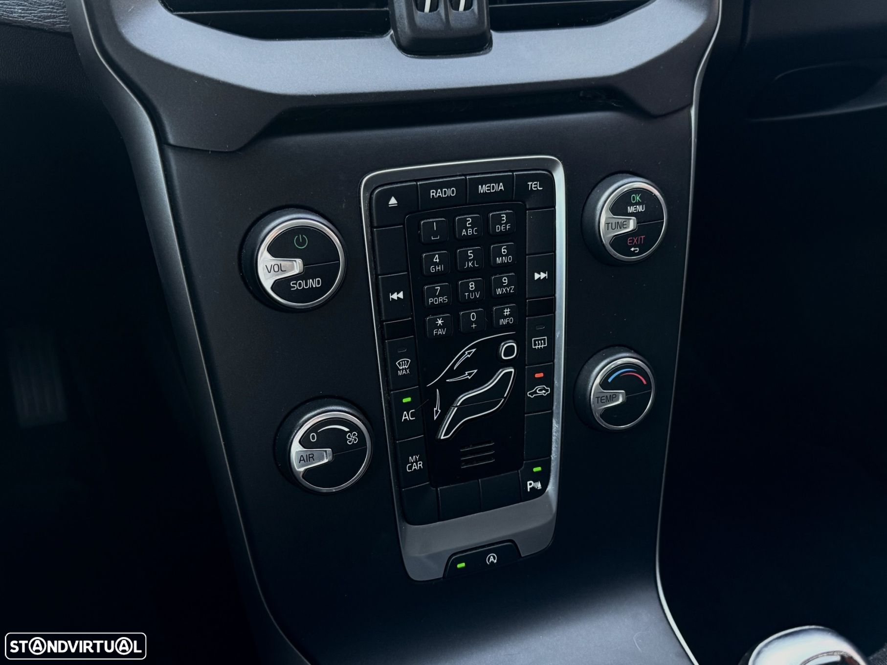 Volvo V40 2.0 D2 Momentum Eco - 13
