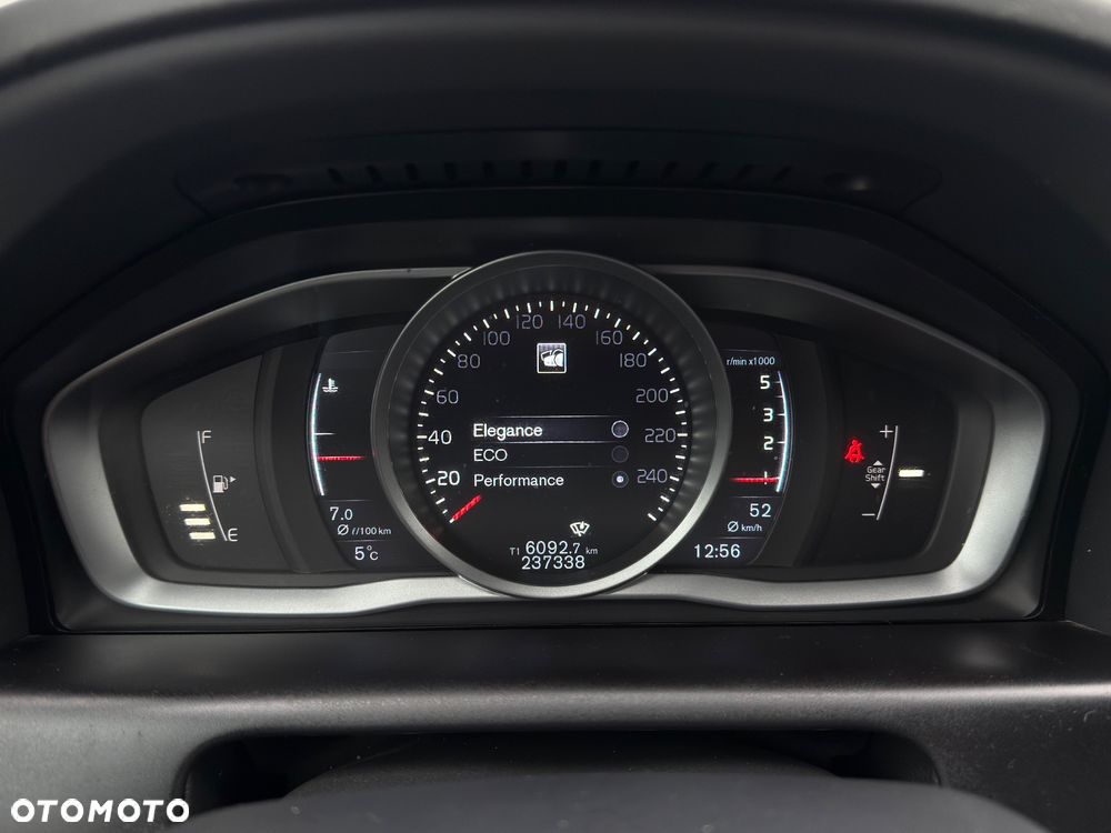 Volvo XC 60 D3 Ocean Race - 32