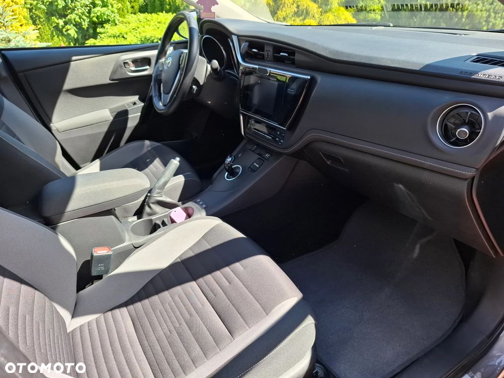Toyota Auris - 16