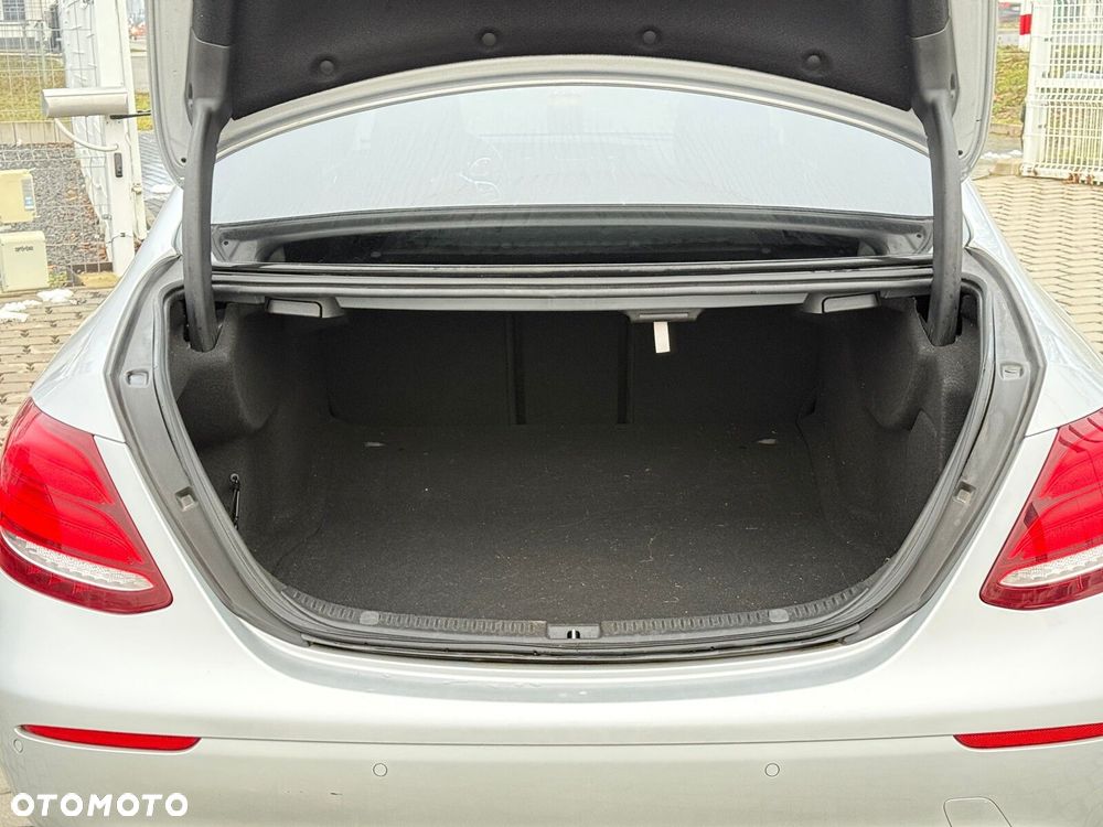 Mercedes-Benz Klasa E 220 d 4-Matic Business Edition - 29
