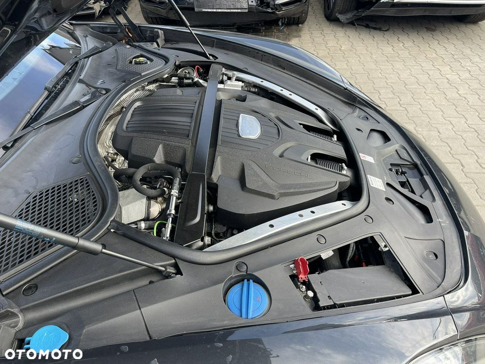 Porsche Panamera 4S Sport Turismo - 22