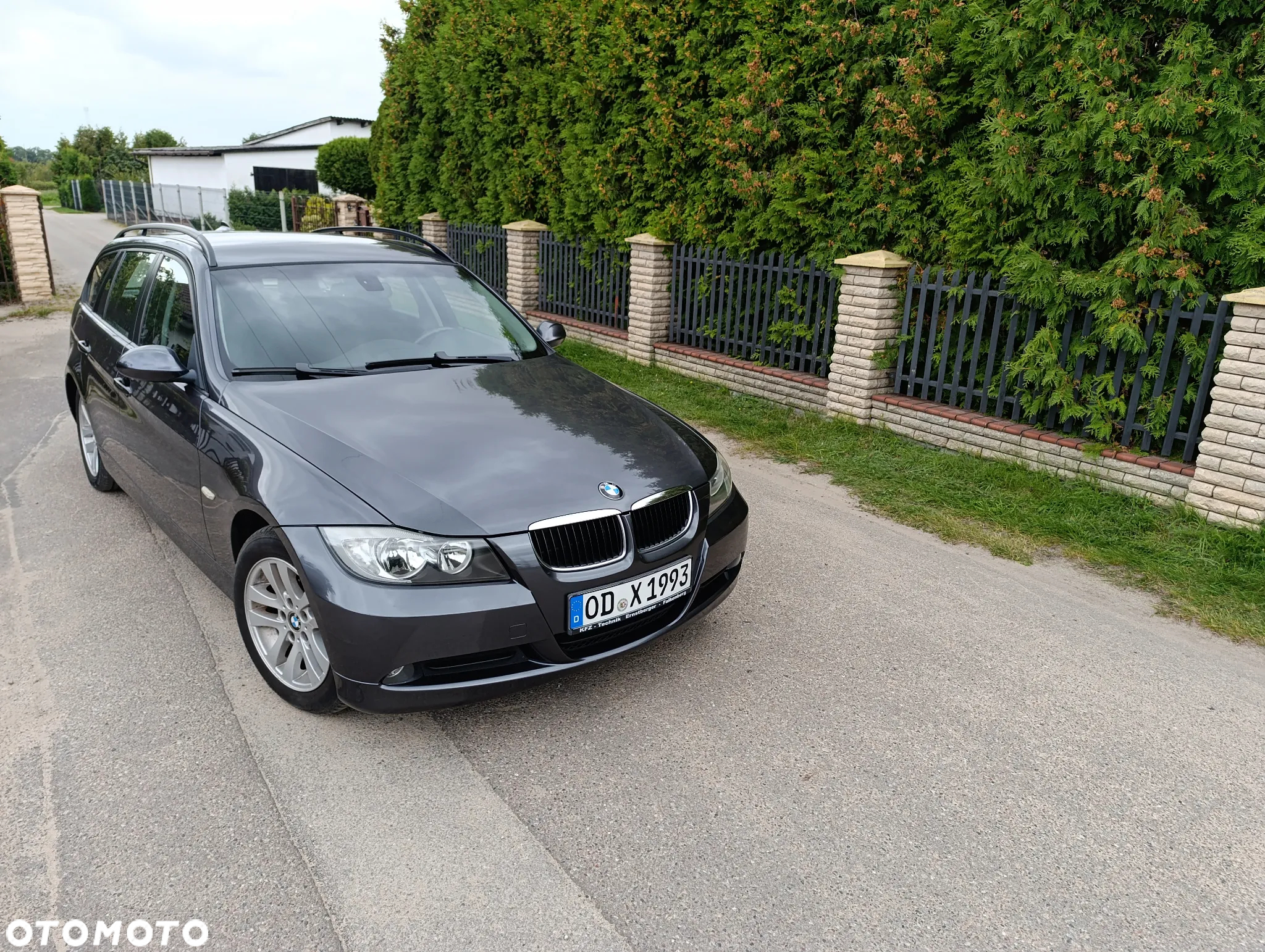 BMW Seria 3 318i Touring - 2