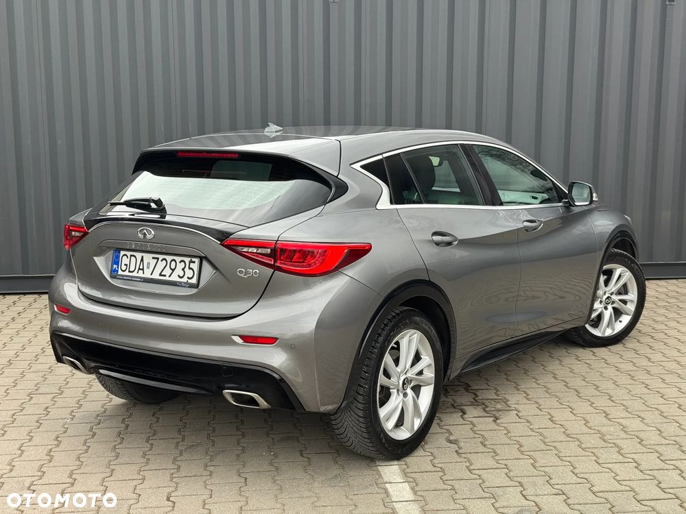 Infiniti Q30 2.2d Sport AWD 7DCT - 9