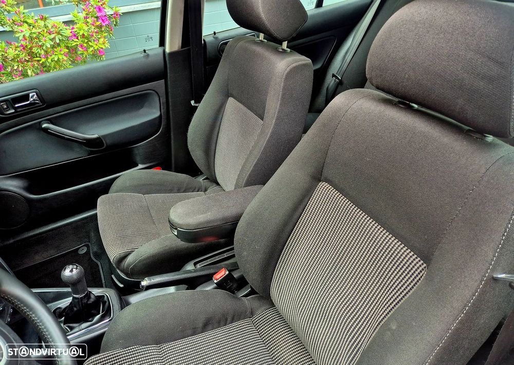 VW Golf 1.9 TDi 25 Anos - 36