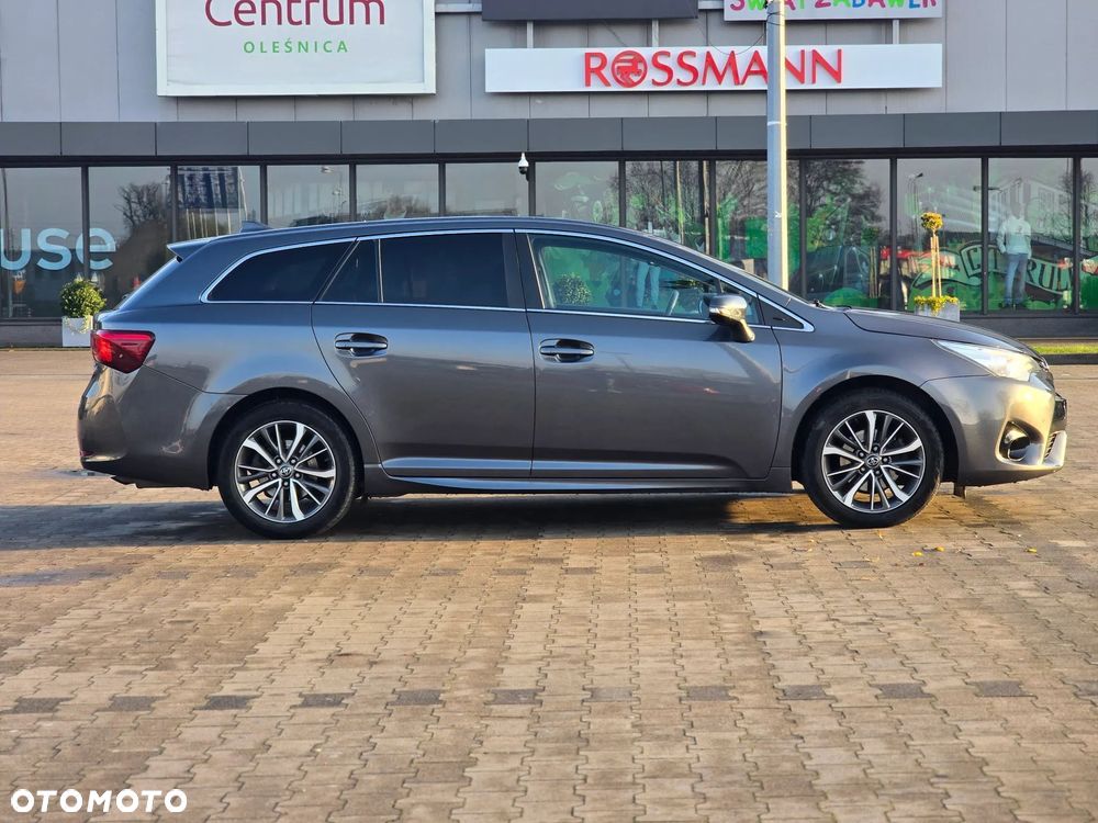 Toyota Avensis 1.8 Premium - 16